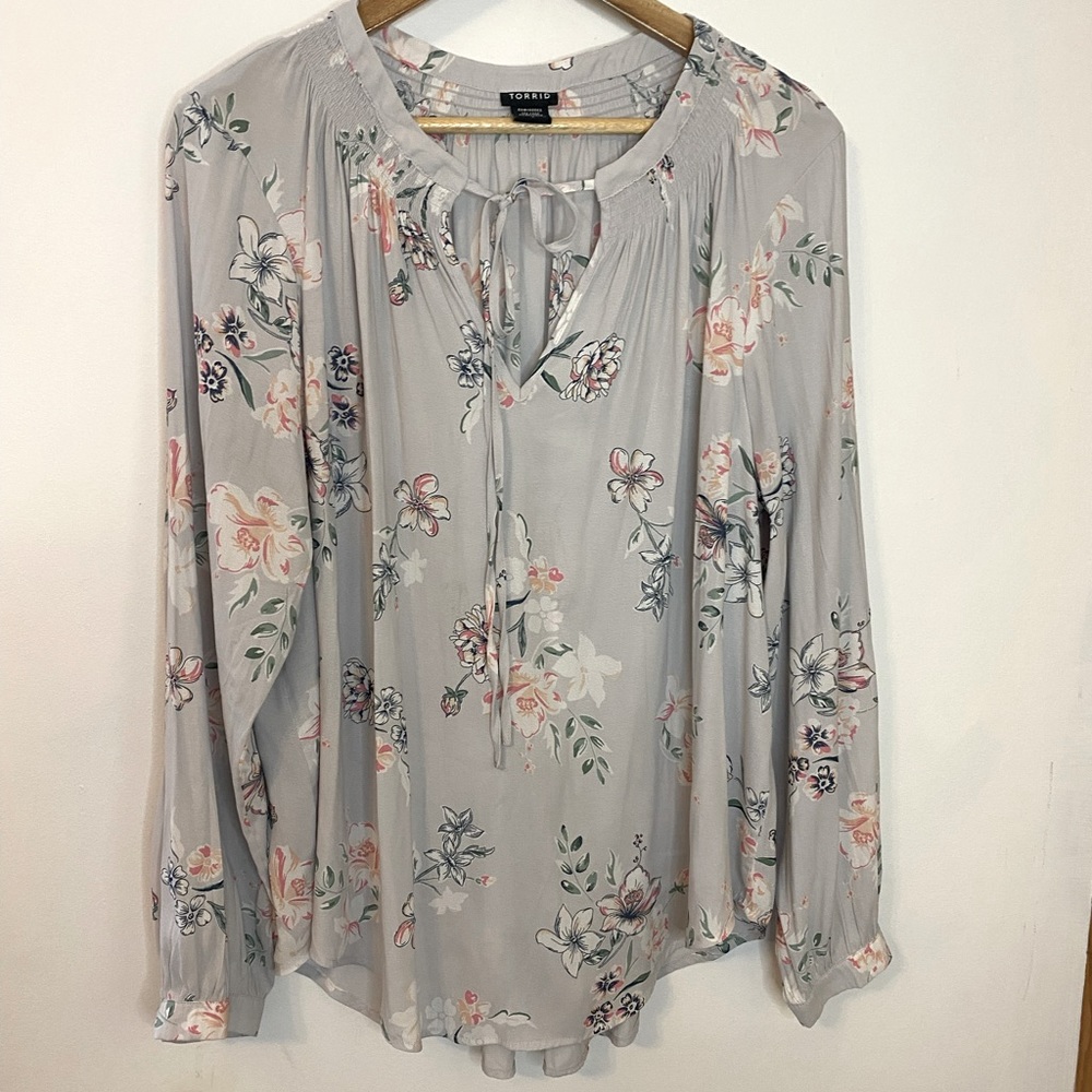 Torrid Light Gray/Blue Floral Tie-Neck Blouse